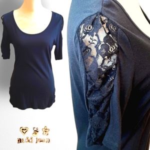 Mudd 🖤 black top with lace L